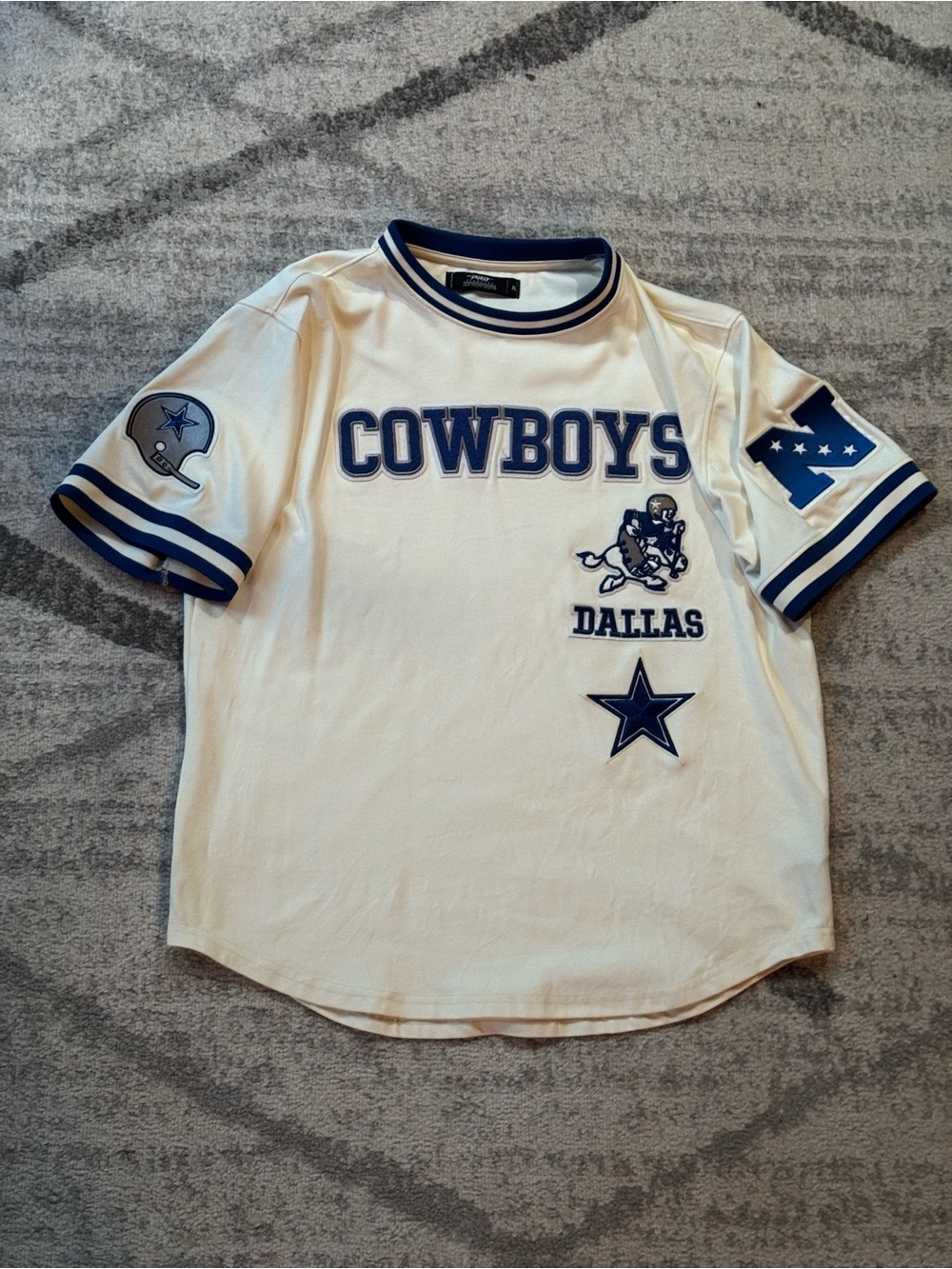 Dallas Cowboys mens White/Cream & Navy Short Sleeve Tee